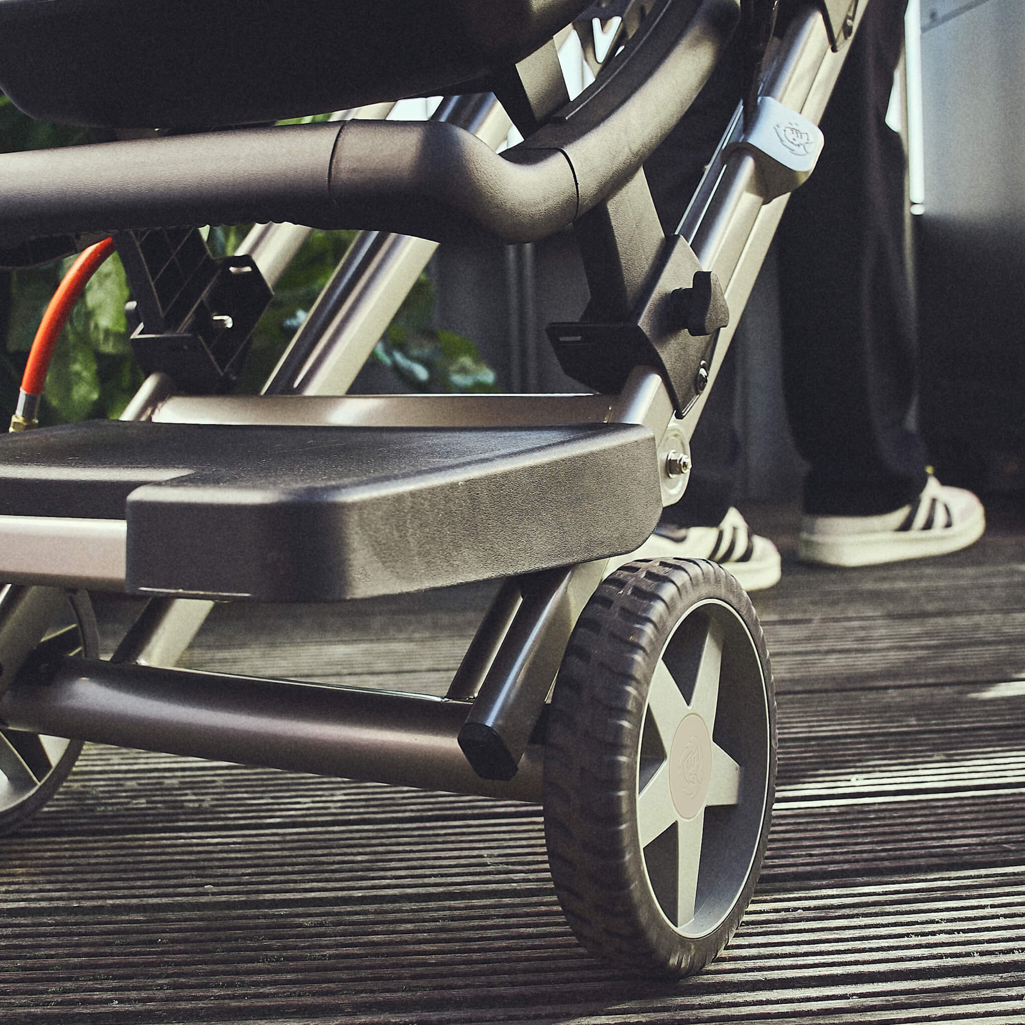 Rollwagen für den Gasgrill WAYNE Balkongrill passend für 1 & 2 Brenner von BURNHARD