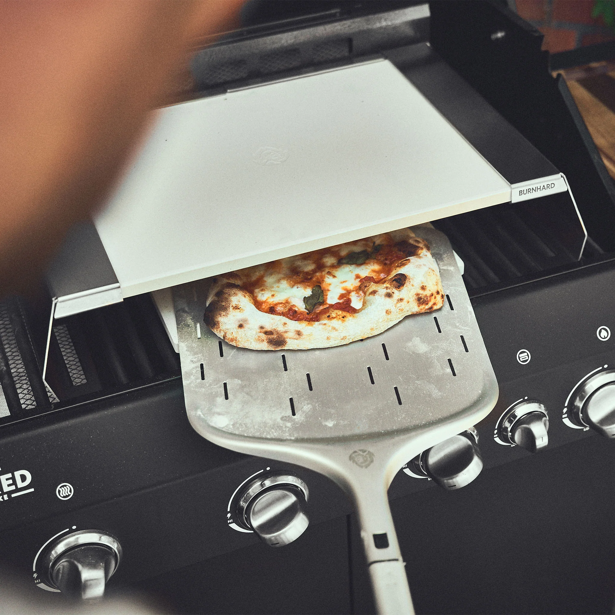 BURNHARD Pizzaaufsatz für Gasgrills von BURNHARD